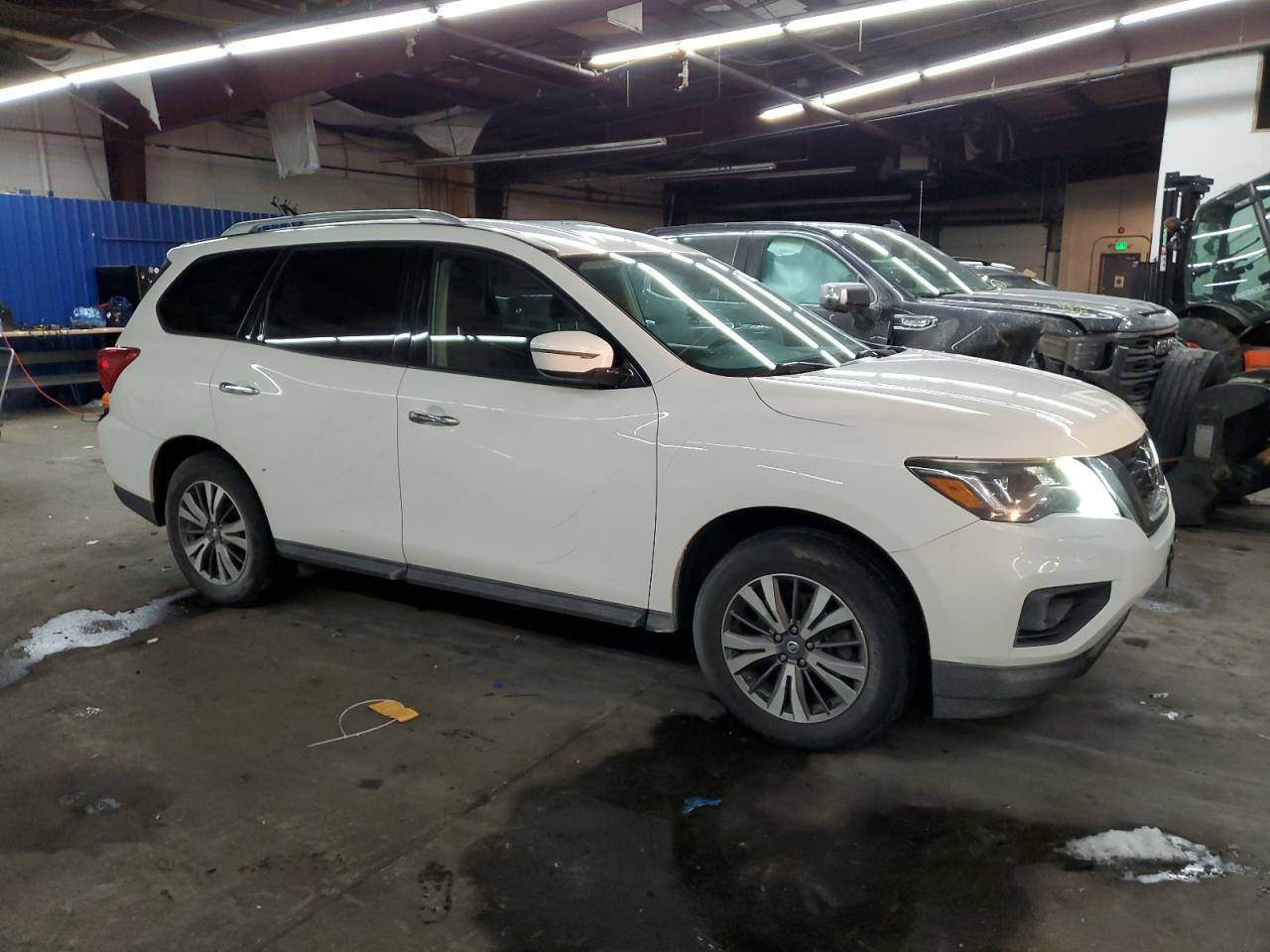 2017 NISSAN PATHFINDER - Фото 4