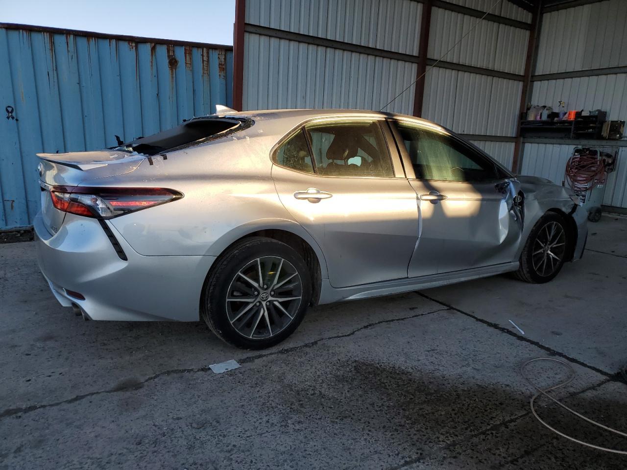 2021 TOYOTA CAMRY SE - Фото 3
