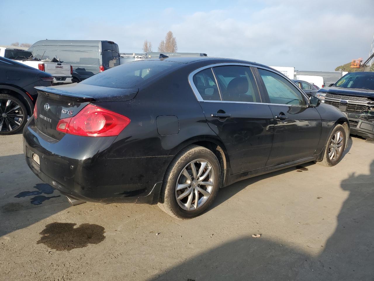 2011 INFINITI G37 - Фото 3