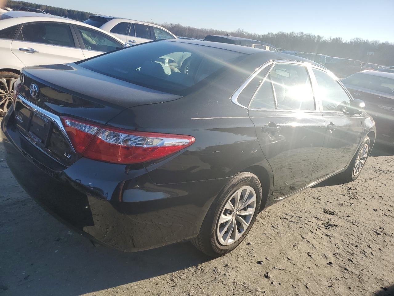 2017 TOYOTA CAMRY LE - Фото 3