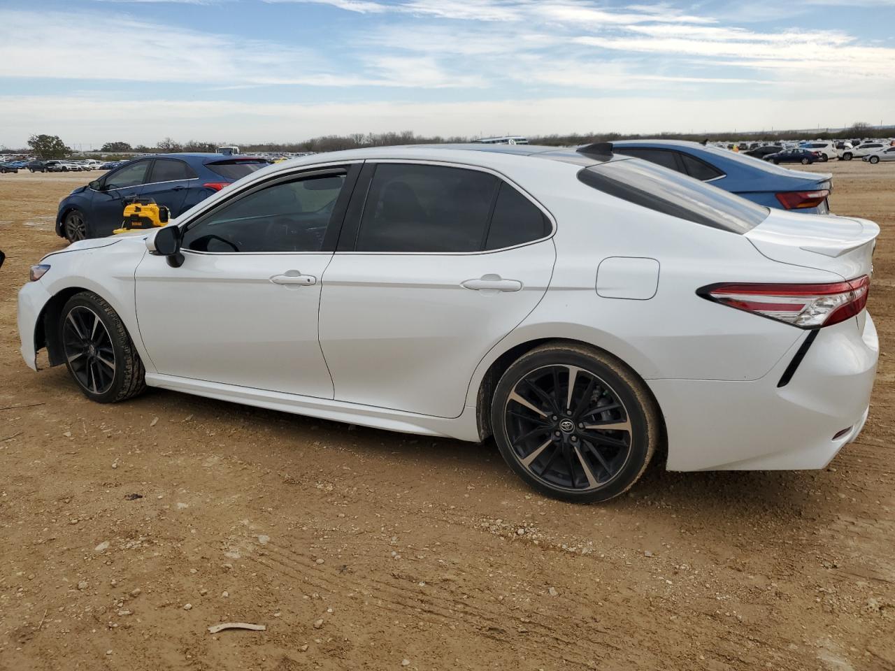 2019 TOYOTA CAMRY XSE - Фото 2