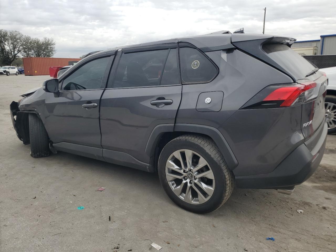 2019 TOYOTA RAV4 XLE P - Фото 2