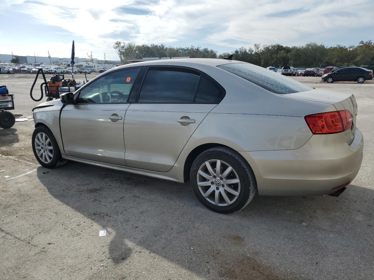 2014 VOLKSWAGEN JETTA SE - Image 2