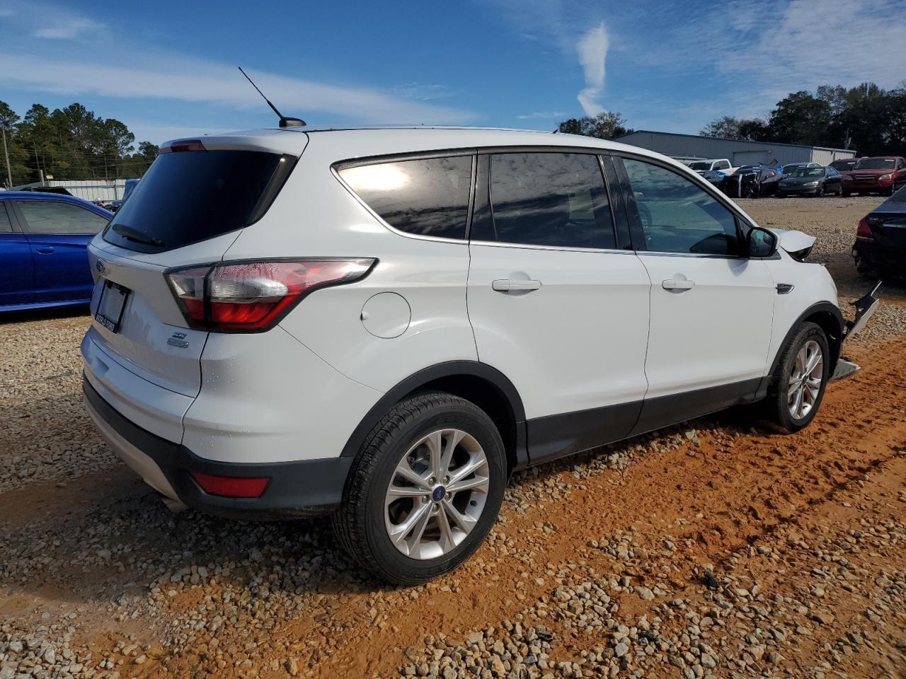 2017 FORD ESCAPE SE - Image 3