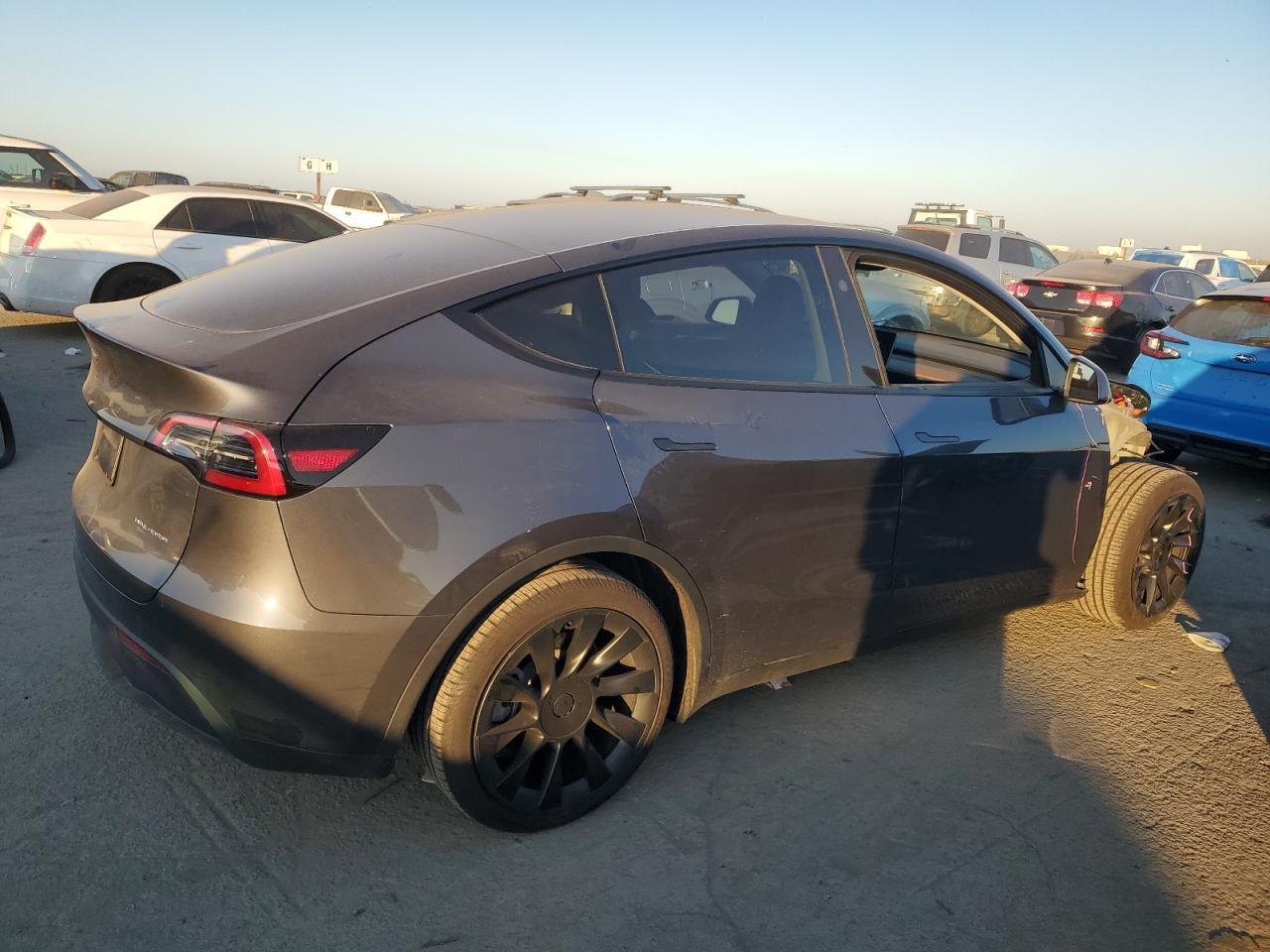 2023 TESLA MODEL Y - Фото 3