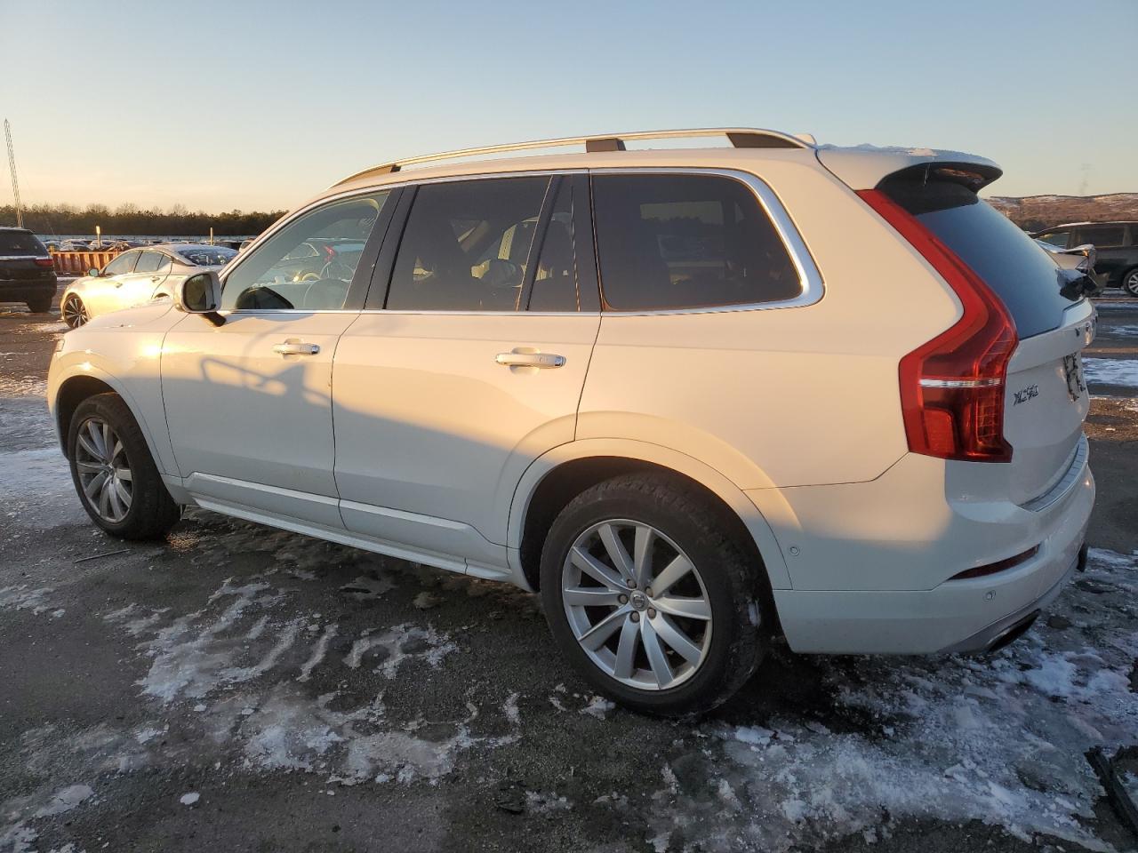 2016 VOLVO XC90 T6 - Image 2