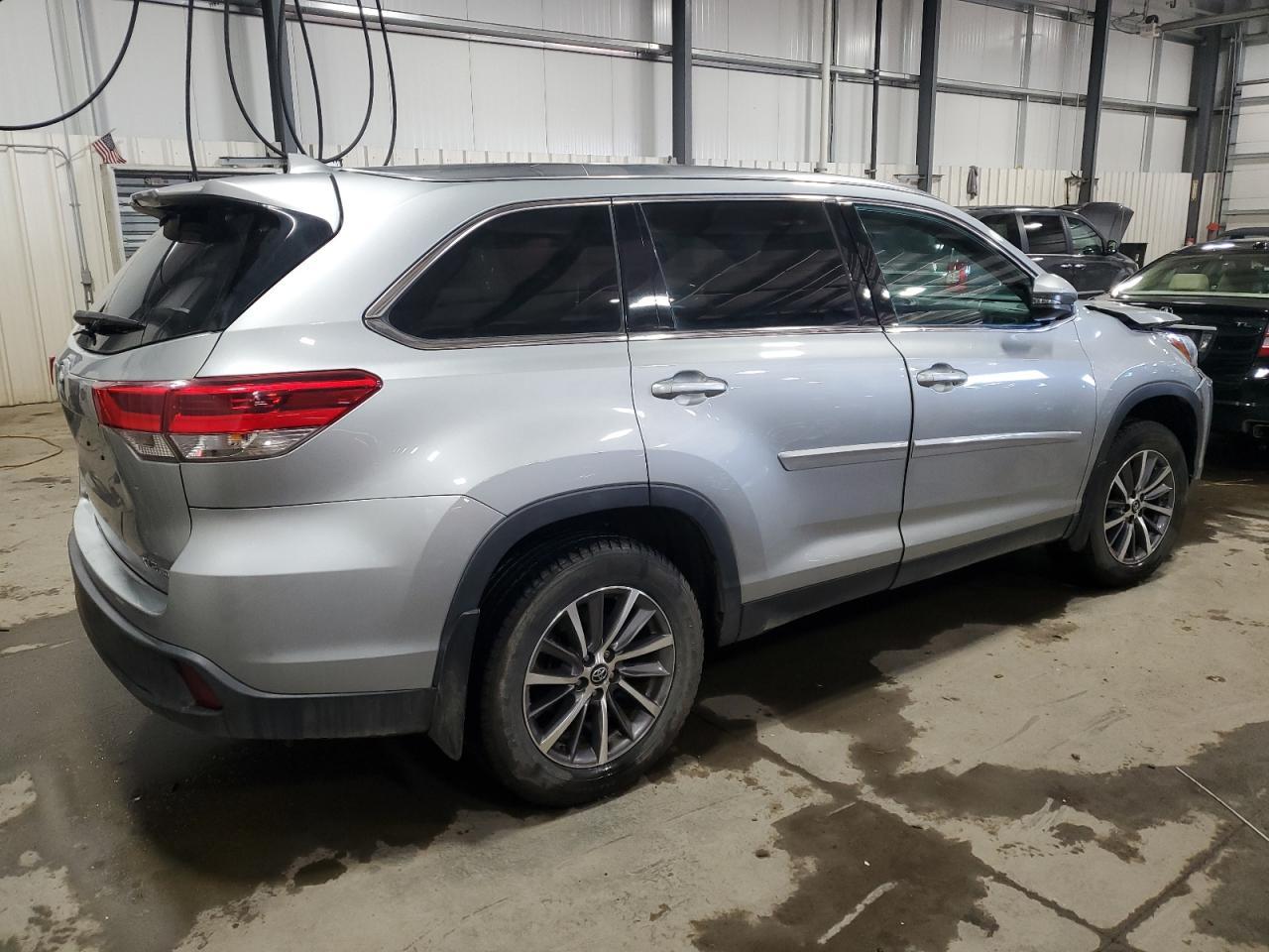 2019 TOYOTA HIGHLANDER - Фото 3