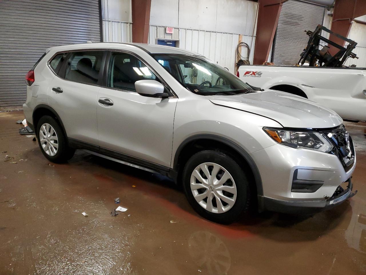 2017 NISSAN ROGUE SV - Image 4