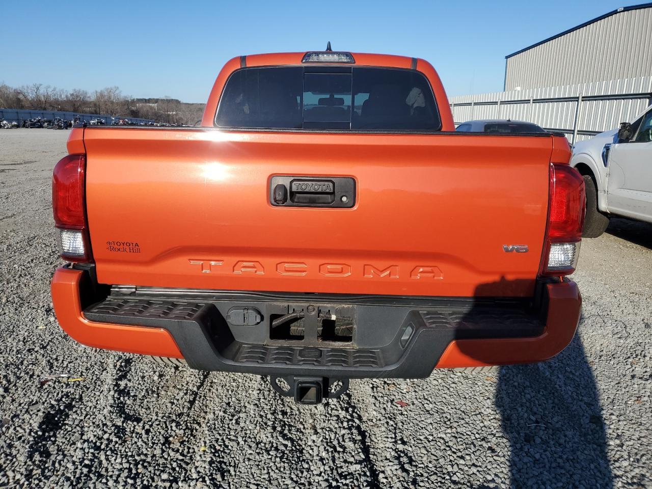 2017 TOYOTA TACOMA DOU - Фото 6