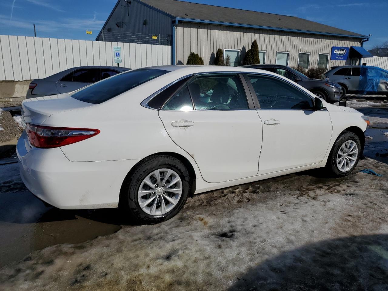 2017 TOYOTA CAMRY LE - Фото 3