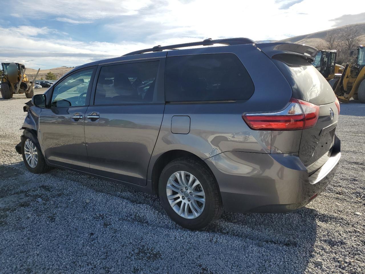 2015 TOYOTA SIENNA XLE - Фото 2