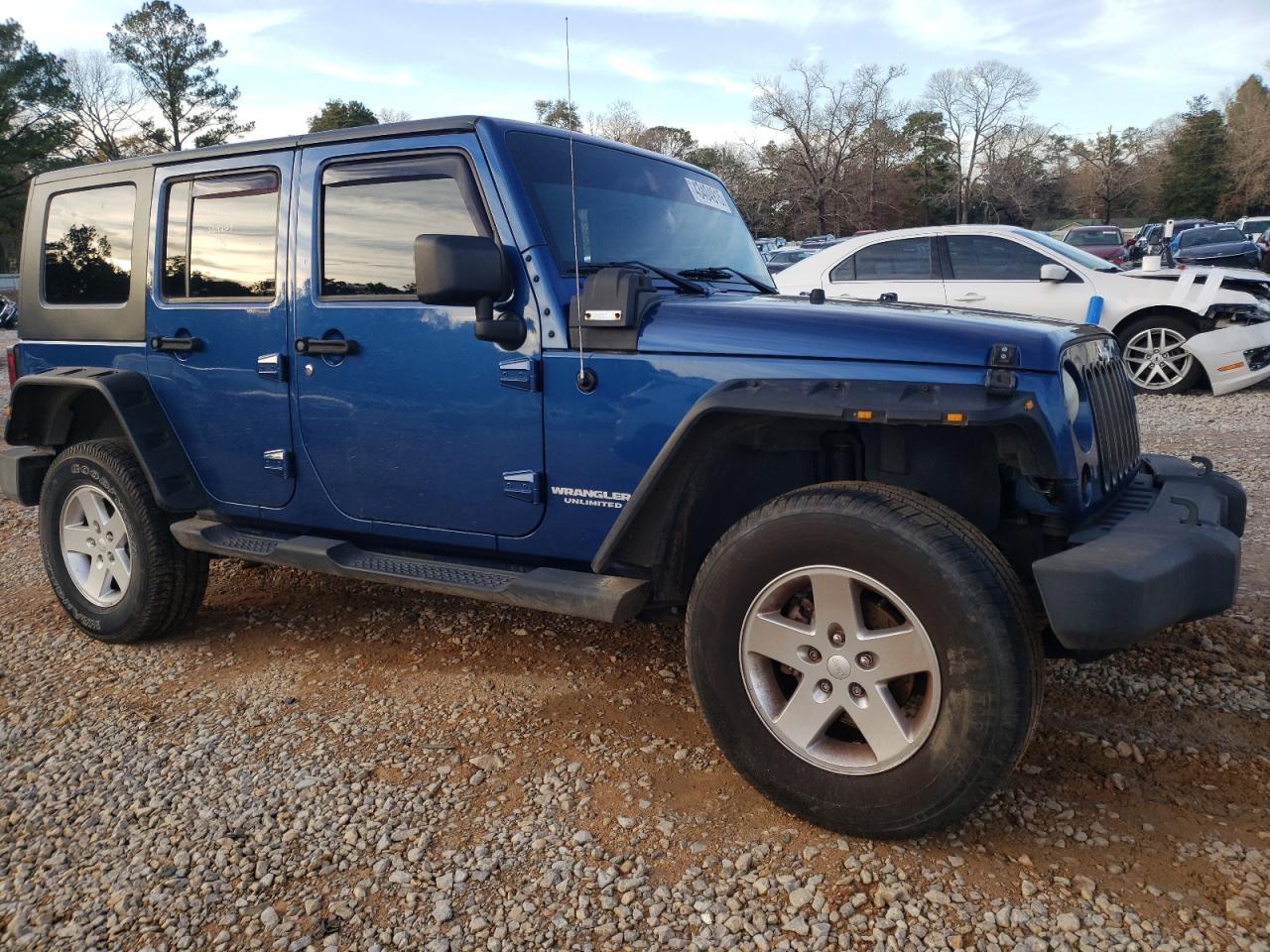 2010 JEEP WRANGLER U - Image 4