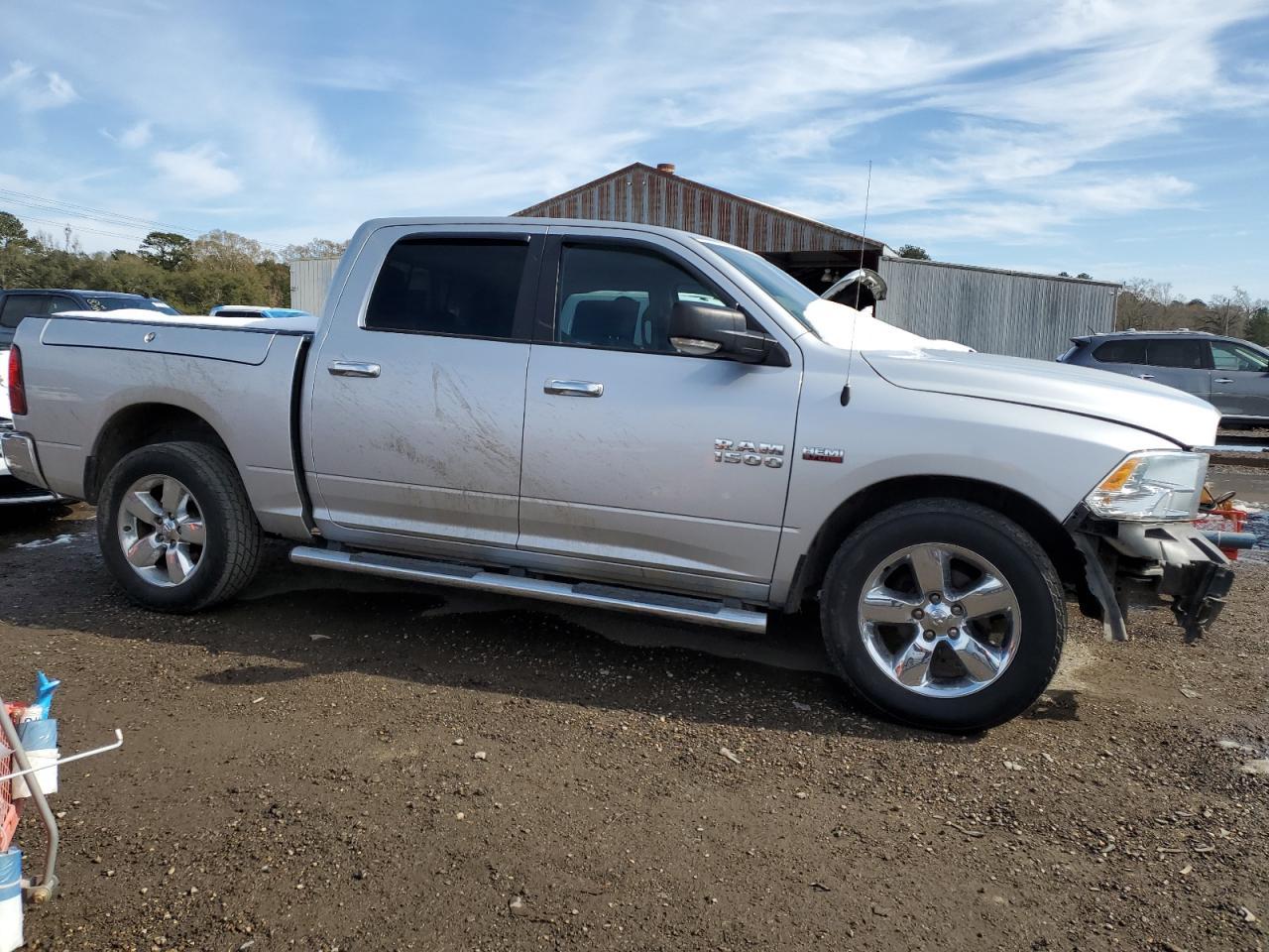 2017 RAM 1500 SLT - Image 4