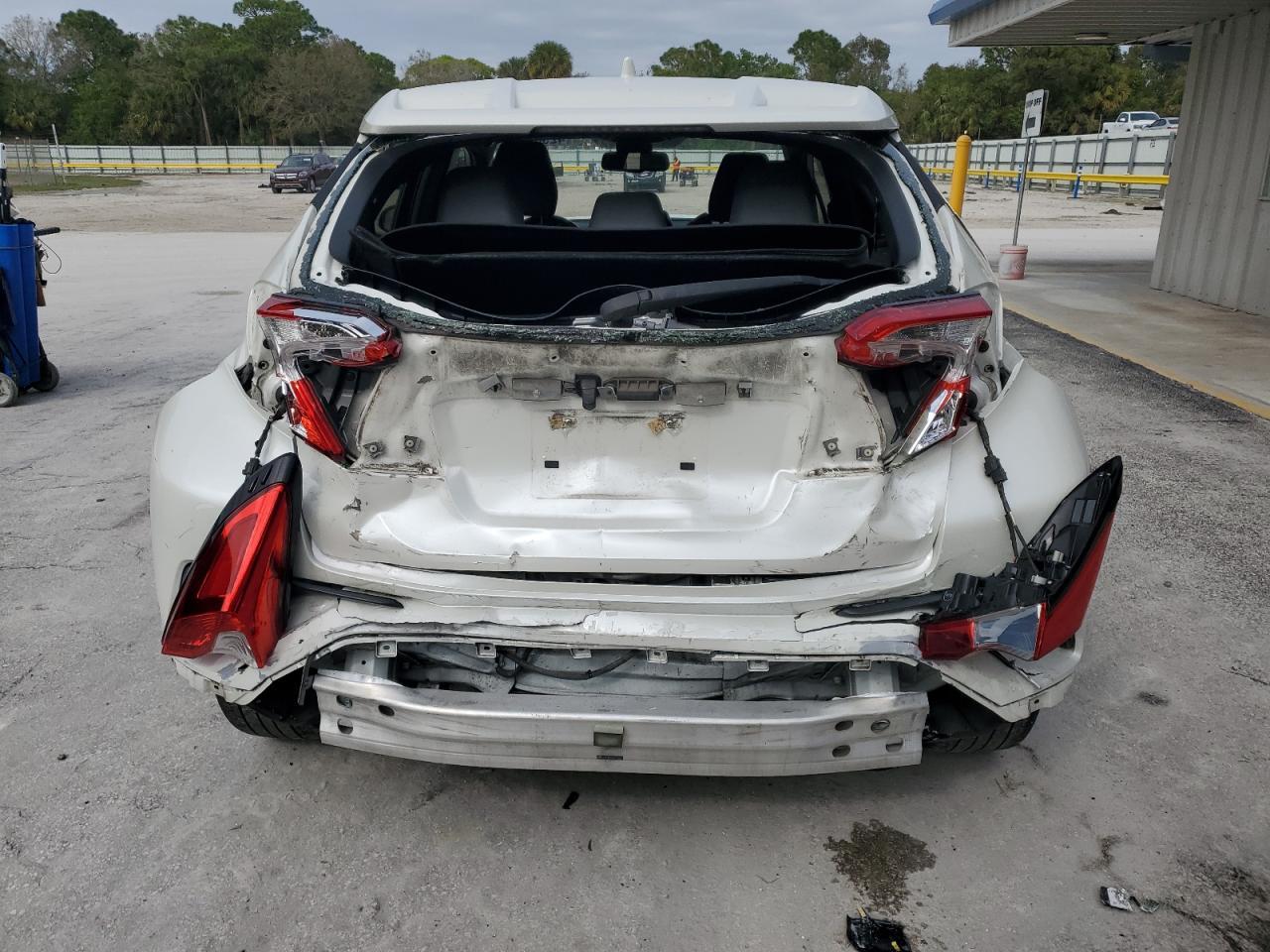 2019 TOYOTA C-HR XLE - Фото 6
