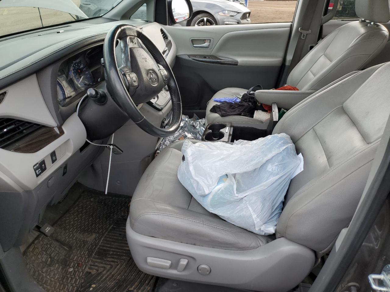 2015 TOYOTA SIENNA XLE - Фото 7