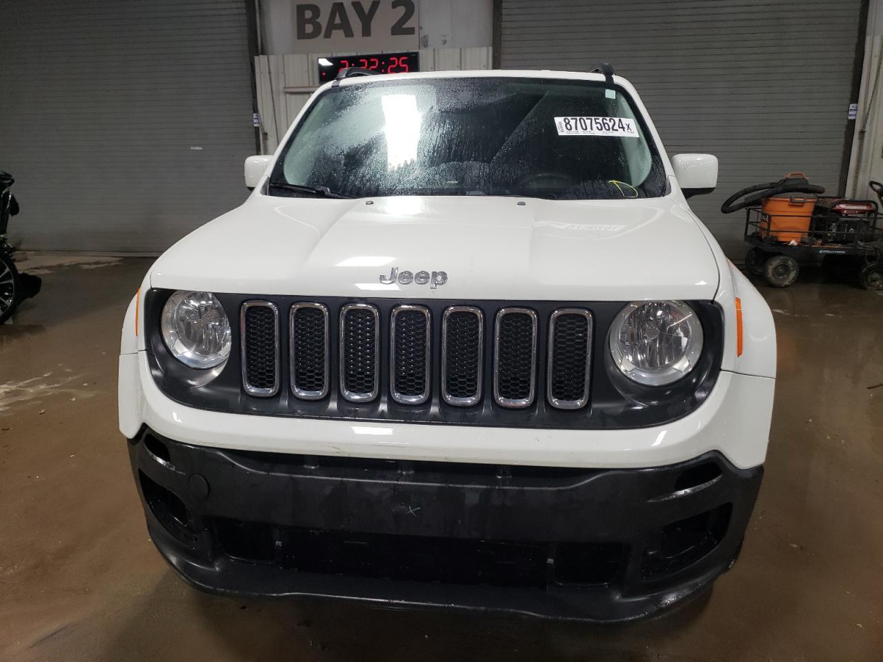 2017 JEEP RENEGADE L - Image 5
