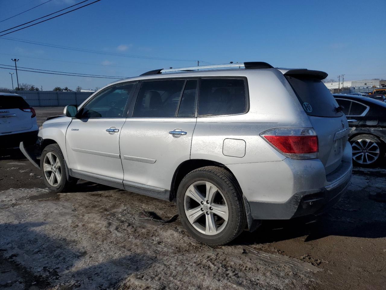 2011 TOYOTA HIGHLANDER - Image 2