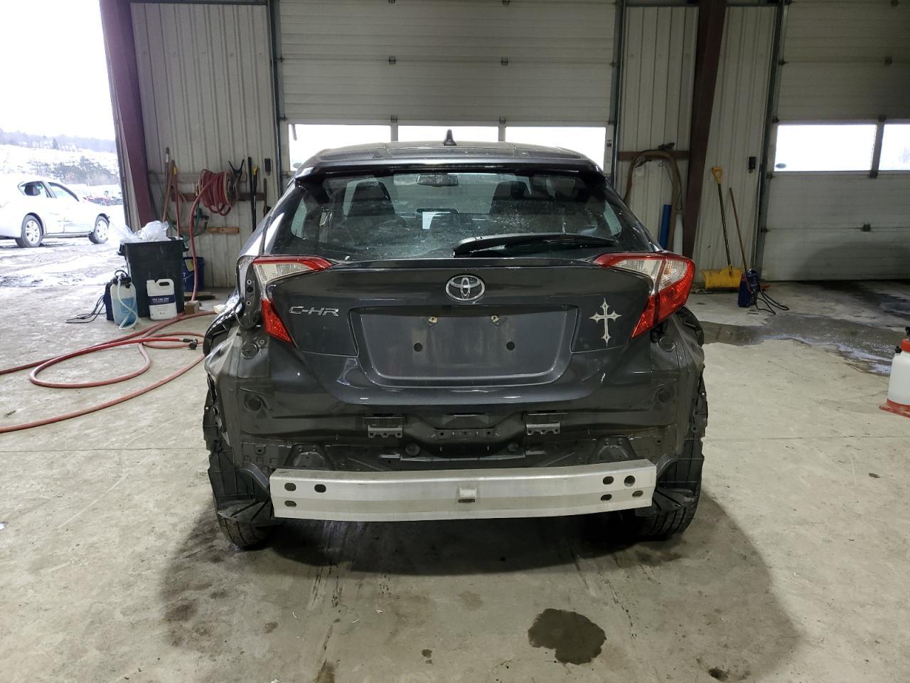 2019 TOYOTA C-HR XLE - Image 6