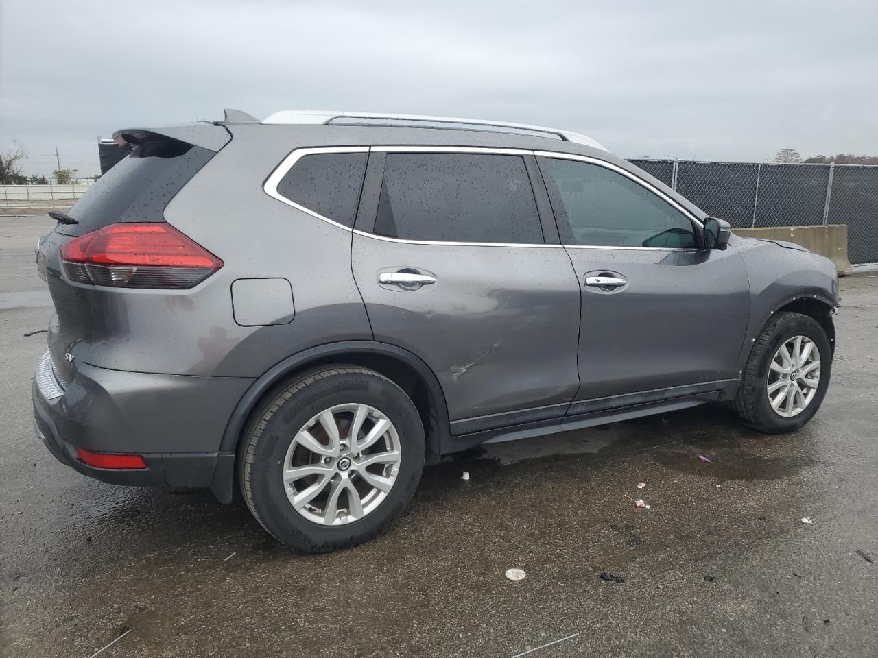 2017 NISSAN ROGUE SV - Image 3