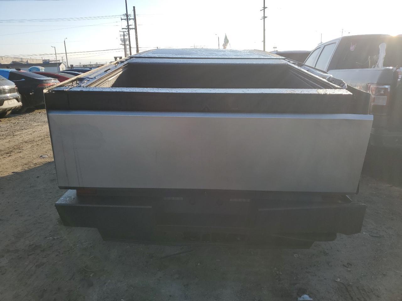 2024 TESLA CYBERTRUCK - Image 6