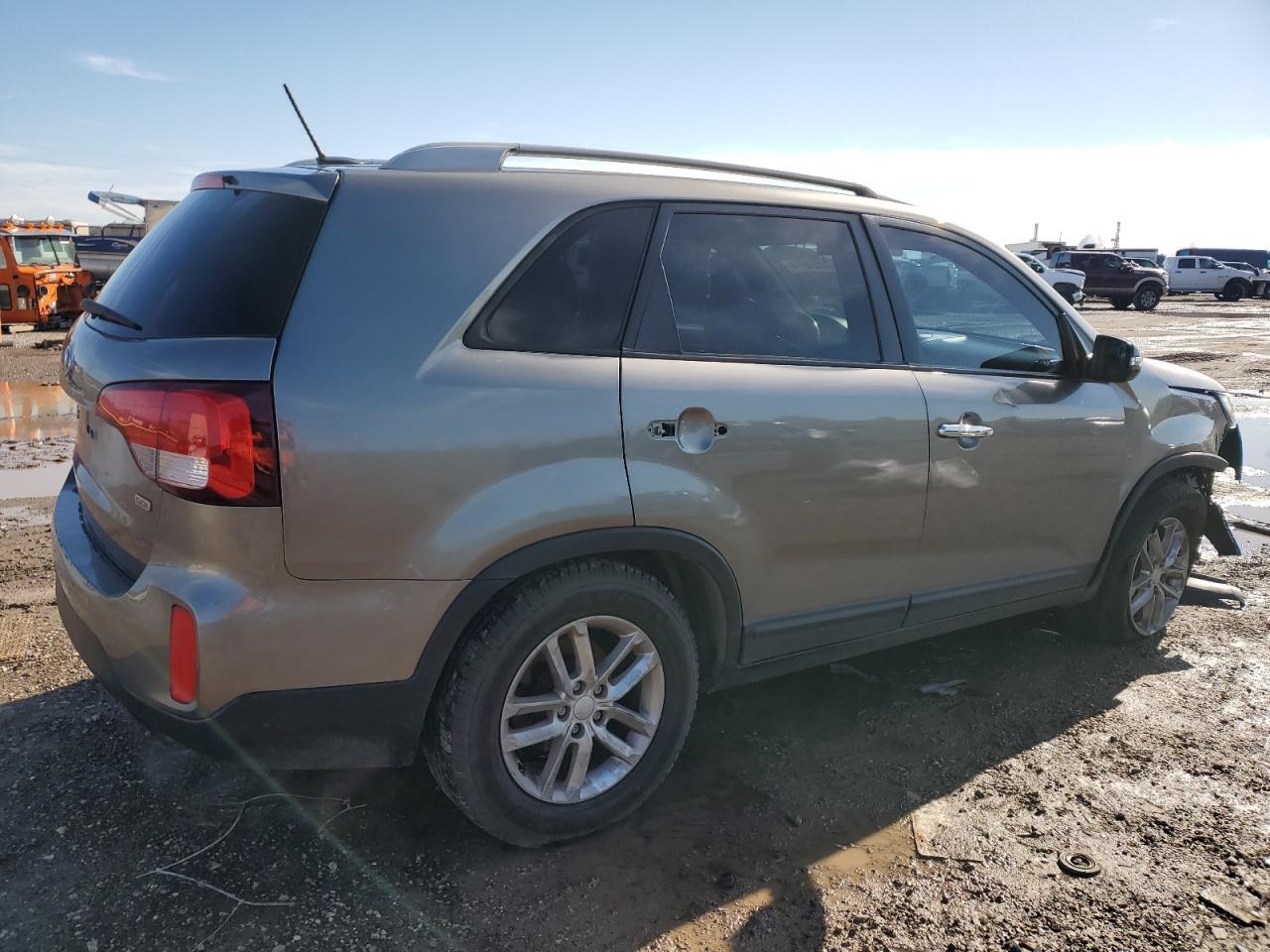 2015 KIA SORENTO LX - Image 3