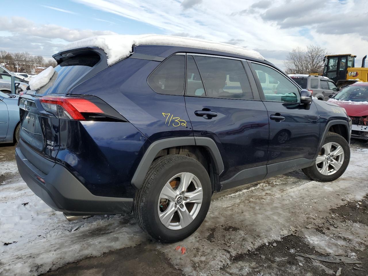 2020 TOYOTA RAV4 XLE - Фото 3