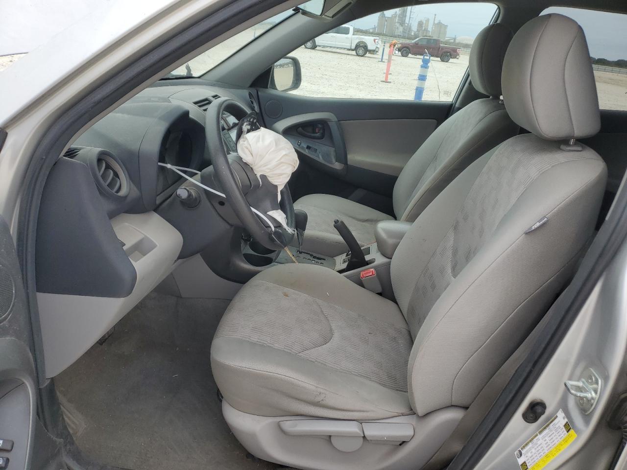 2011 TOYOTA RAV4 - Фото 7