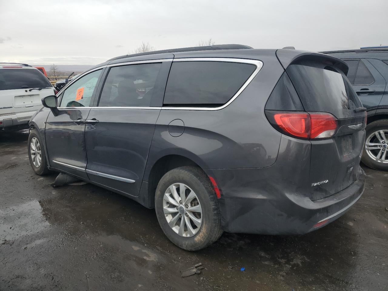 2017 CHRYSLER PACIFICA T - Image 2