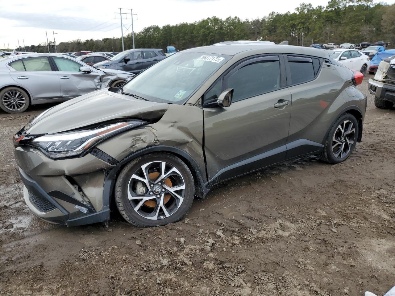 2021 TOYOTA C-HR XLE
