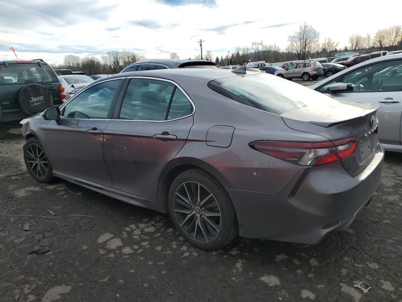 2021 TOYOTA CAMRY SE - Фото 2