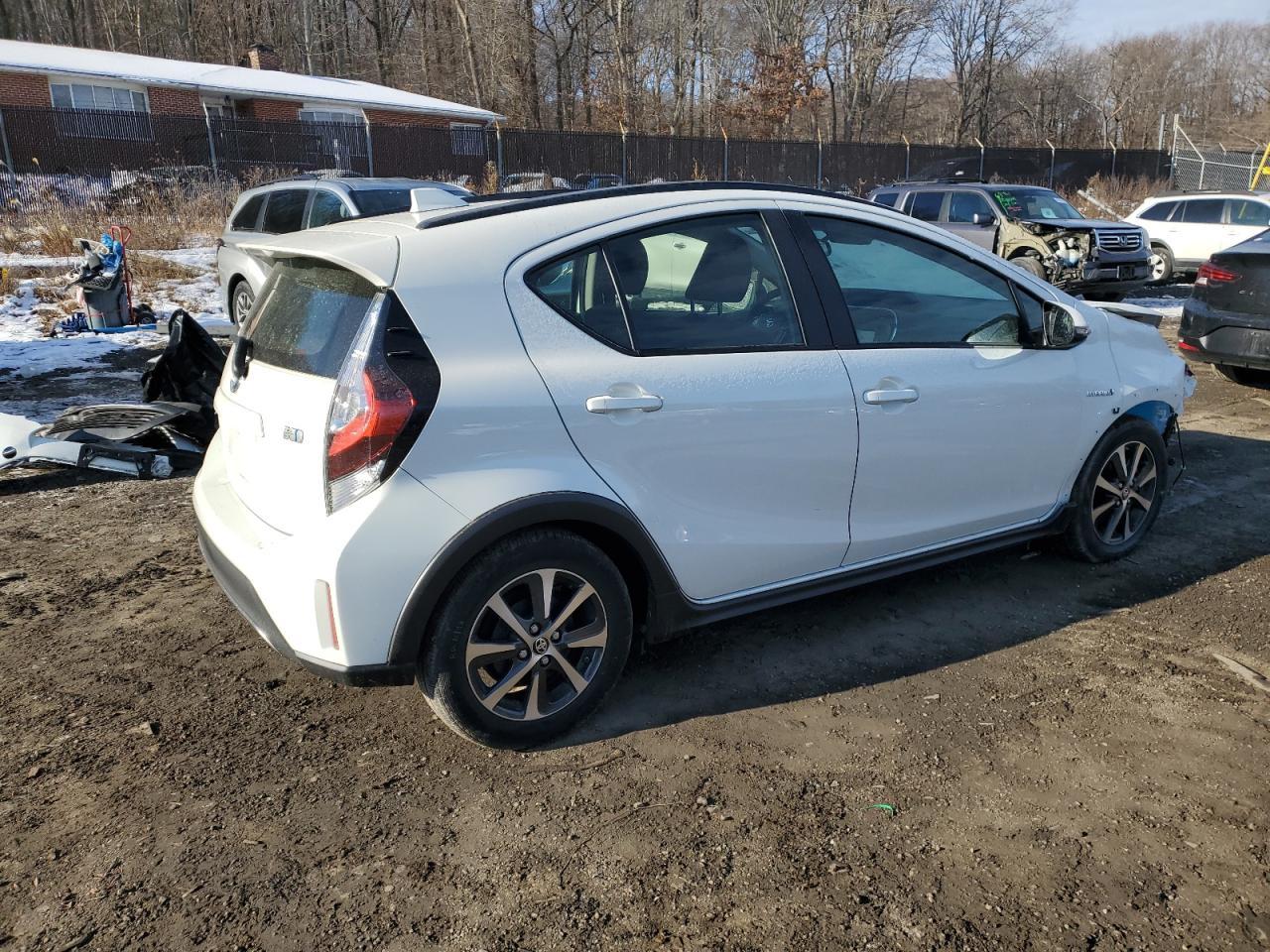 2018 TOYOTA PRIUS C - Image 3