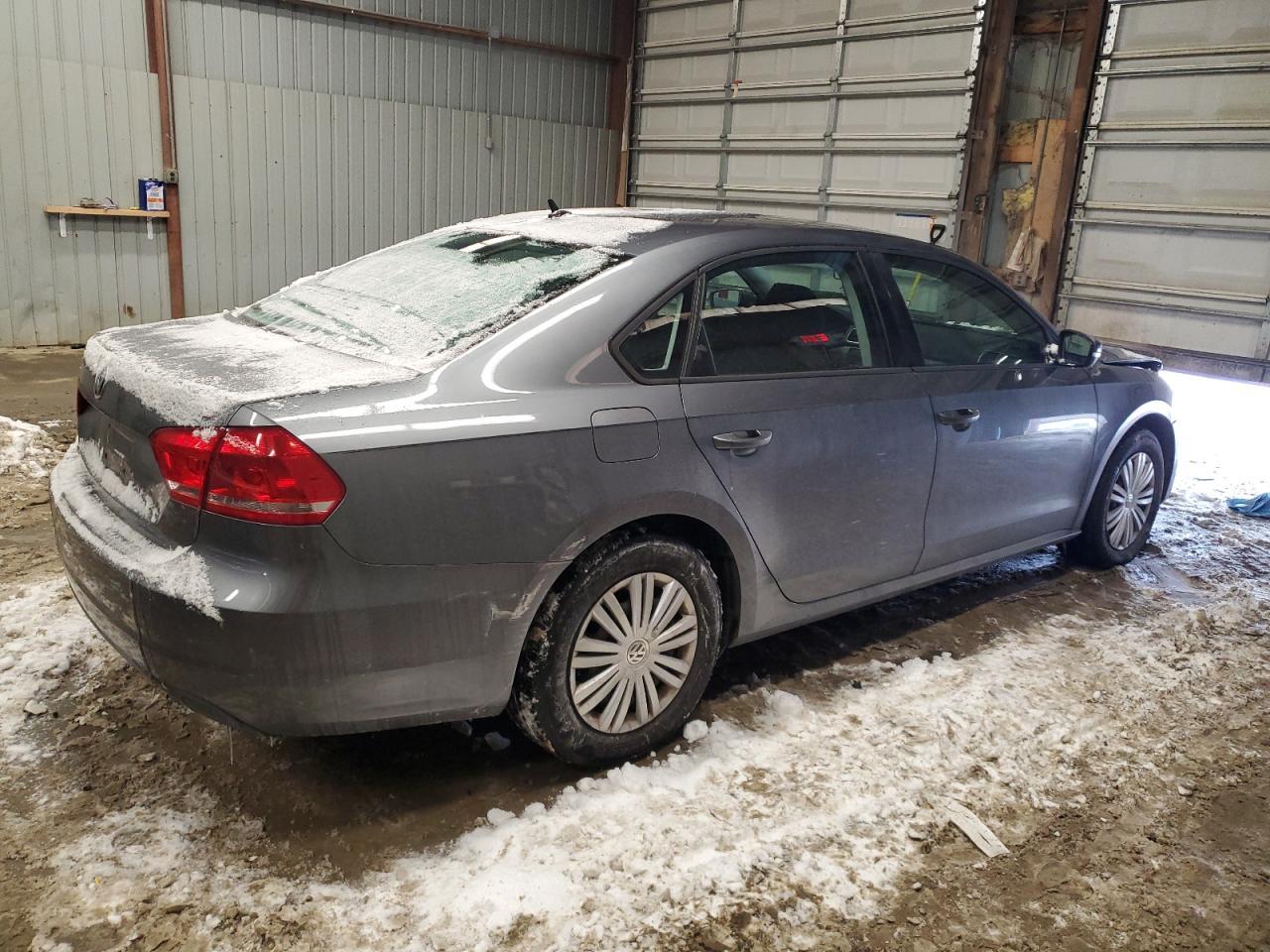 2014 VOLKSWAGEN PASSAT S - Image 3