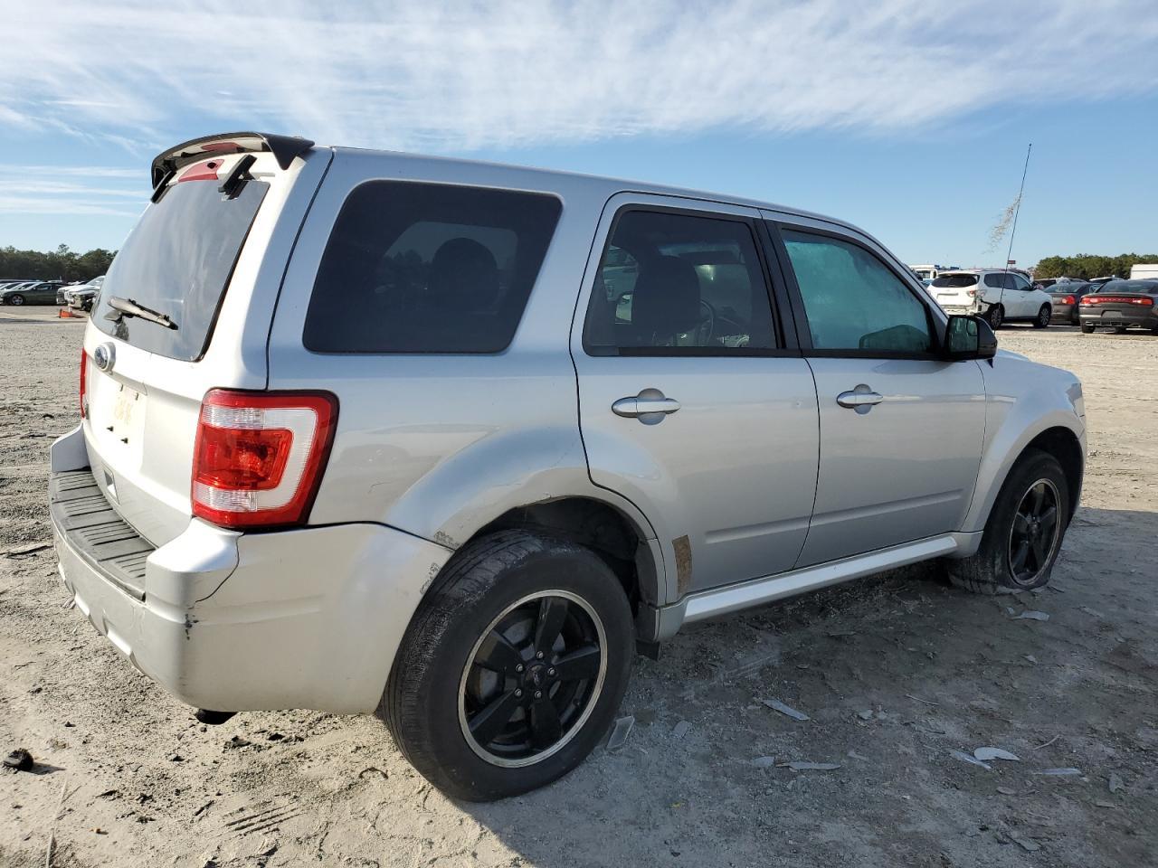 2012 FORD ESCAPE XLT - Image 3