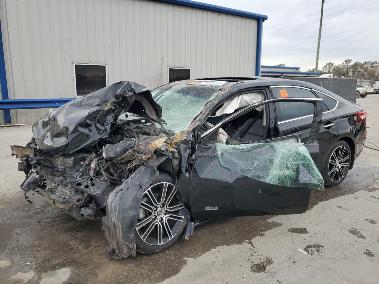 2015 TOYOTA AVALON XLE
