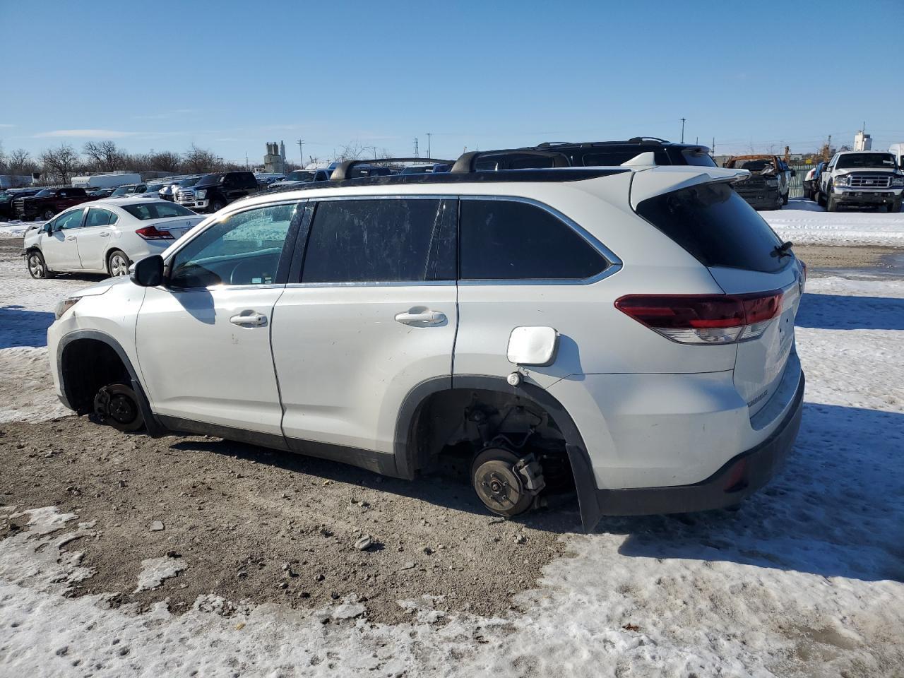 2019 TOYOTA HIGHLANDER - Image 2