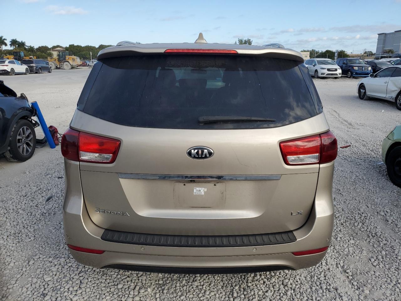 2016 KIA SEDONA LX - Image 6