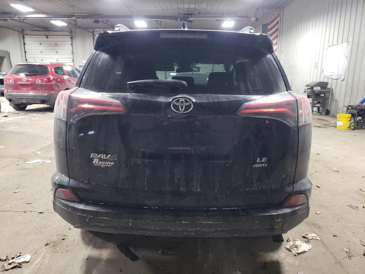 2018 TOYOTA RAV4 LE - Фото 6