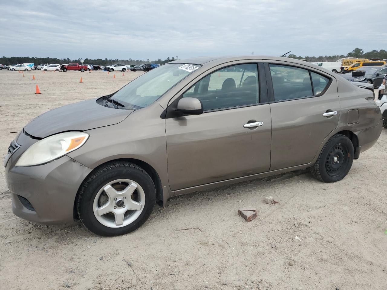 2014 NISSAN VERSA S