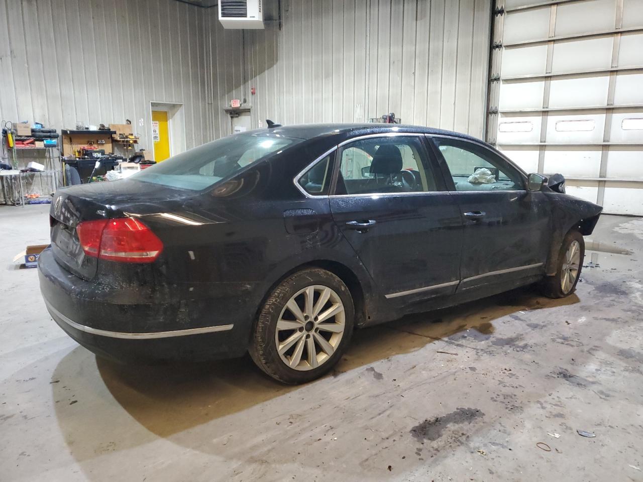 2013 VOLKSWAGEN PASSAT SEL - Image 3