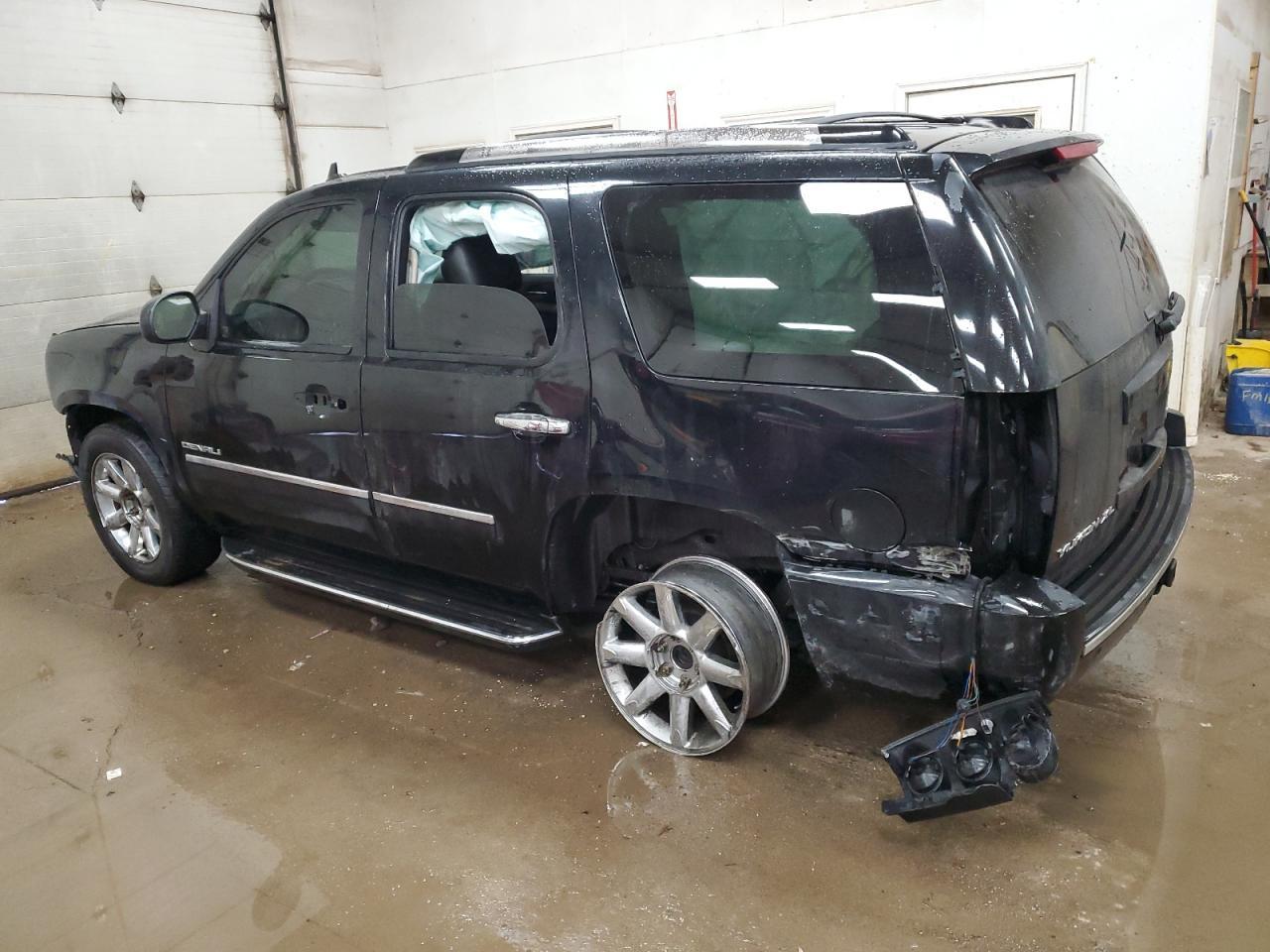 2012 GMC YUKON DENA - Image 2
