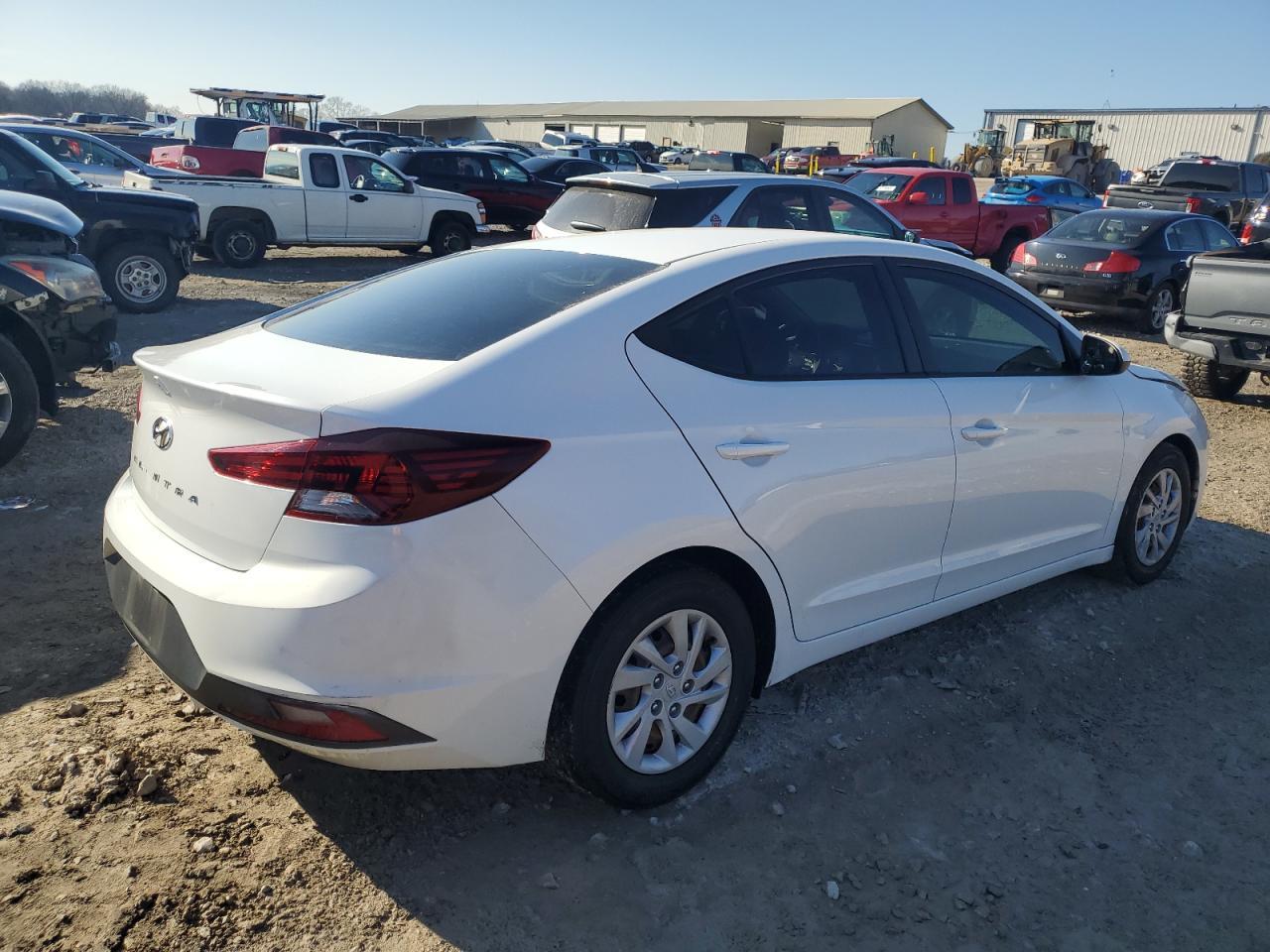 2019 HYUNDAI ELANTRA SE - Фото 3