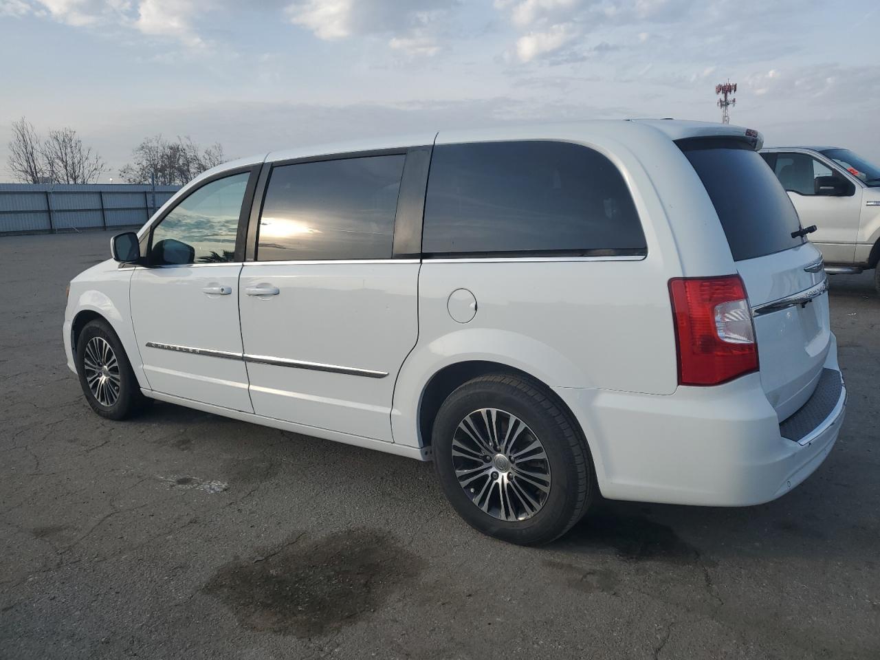 2014 CHRYSLER TOWN & COU - Image 2