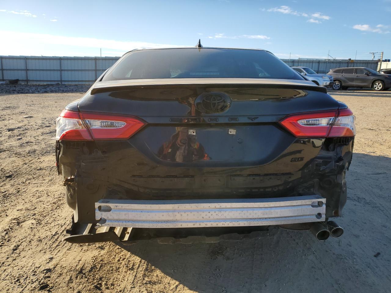 2020 TOYOTA CAMRY SE - Фото 6