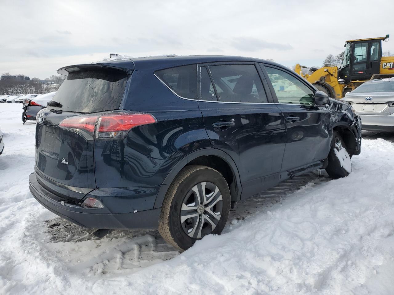 2018 TOYOTA RAV4 LE - Фото 3