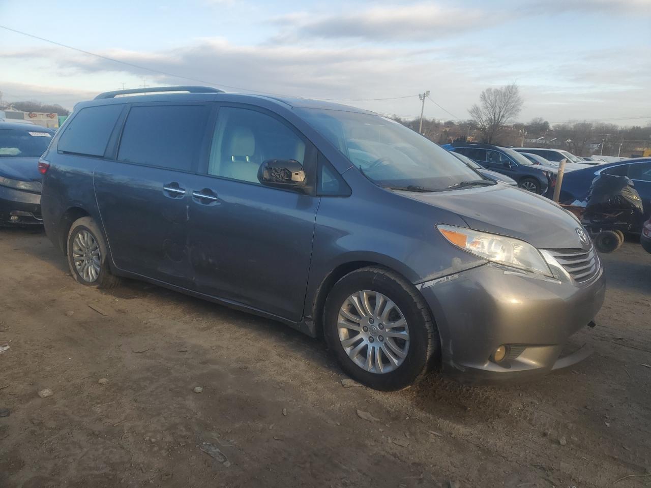 2015 TOYOTA SIENNA XLE - Фото 4