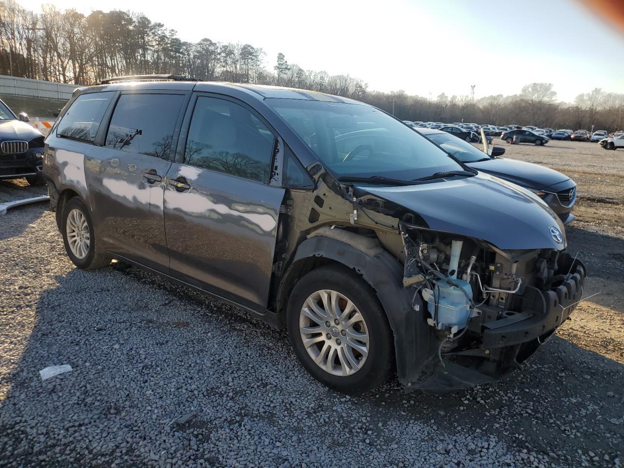 2013 TOYOTA SIENNA XLE - Фото 4