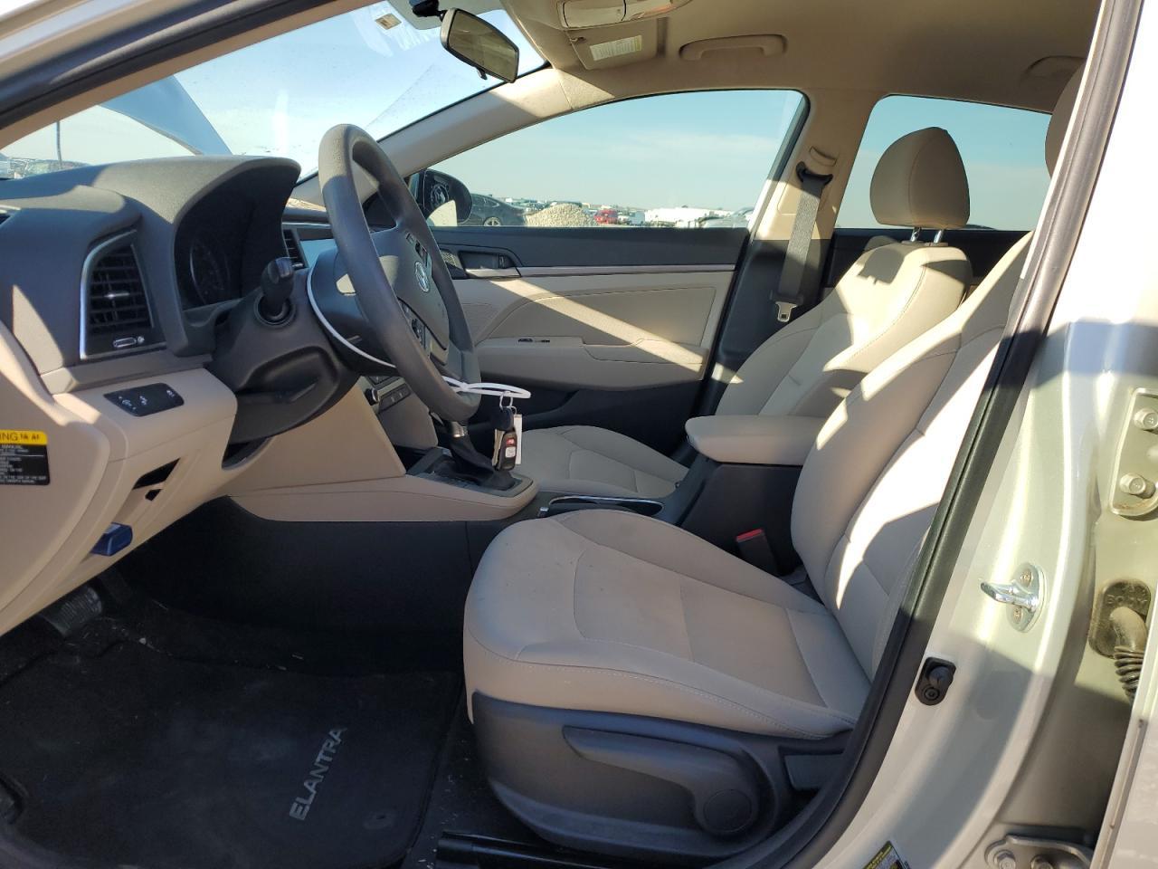 2018 HYUNDAI ELANTRA SE - Фото 7