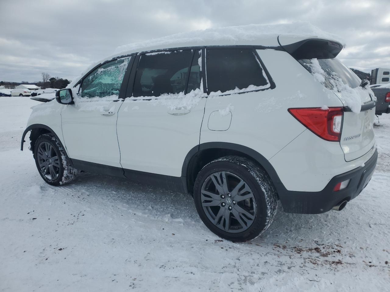 2021 HONDA PASSPORT E - Image 2
