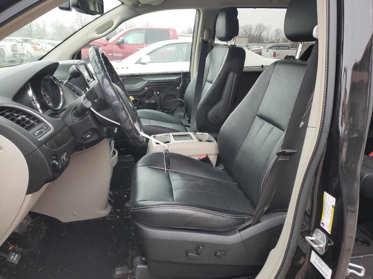2014 CHRYSLER TOWN & COU - Image 7