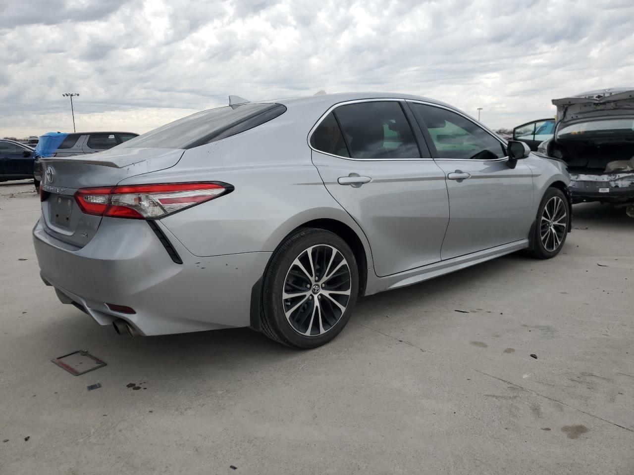 2019 TOYOTA CAMRY L - Фото 3
